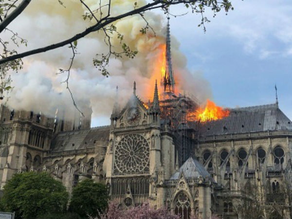 Vì sao Pháp không dùng máy bay chữa cháy nhà thờ Đức Bà Paris?