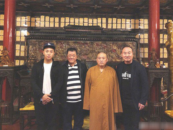 Cha Thích Tiểu Long: Thân thế khủng, là đại cao thủ Thiếu Lâm, gia sản đủ mua cả con phố sầm uất