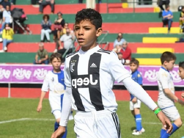Con trai Ronaldo gây bão khi ghi 12 bàn trong 2 trận trên đất Bồ Đào Nha
