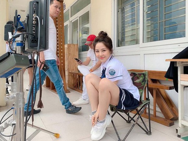 Hot girl Trâm Anh bất ngờ bị hủy vai trong phim sitcom 'Siêu Quậy' dù đoàn phim lỗ cả trăm triệu đồng