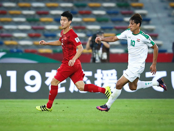 Tiền đạo Iraq từng cùi chỏ Duy Mạnh sắp gia nhập Man City mùa hè này