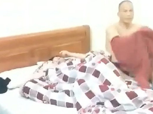Vụ 2 giáo viên bị bắt quả tang trong nhà nghỉ: Tin nhắn 'nóng'