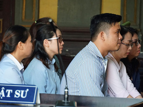 Vụ tài khoản bà Chu Thị Bình 'bốc hơi' 245 tỉ đồng: Eximbank vắng mặt, hoãn xử
