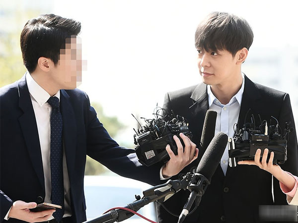 Yoochun chính thức trình diện cảnh sát trước cáo buộc sử dụng ma túy: Gây sốc vì quá tươi tỉnh, liên tục cười mỉm