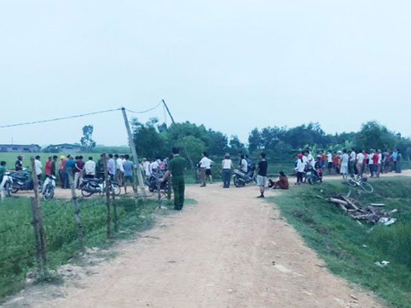 Đi cắt cỏ, 1 phụ nữ bị điện giật tử vong