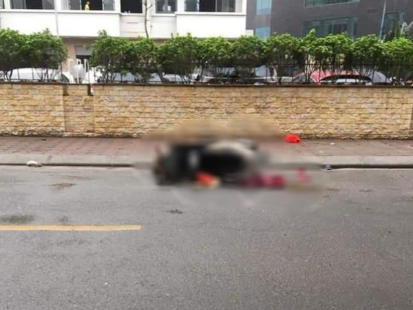 Hà Nội: Bàng hoàng phát hiện thi thể người phụ nữ nằm cạnh xe máy giữa đường lúc rạng sáng