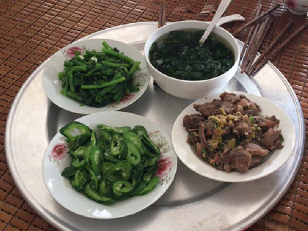 Ngày nào cũng cơm lành canh ngọt còn bị chồng kêu ca mỗi lần đến bữa, hội chị em xúm vào an ủi vì nhà ai cũng vậy
