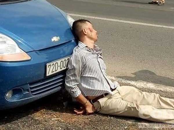 Người lái xe tông CSGT tử vong từng ném 'bom khói' vào ngân hàng ở Sài Gòn