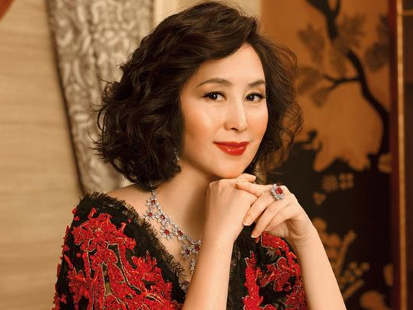 Nữ tỷ phú giàu bậc nhất Hồng Kông: Bị hoa hậu cướp chồng vẫn làm nên đế chế sòng bạc