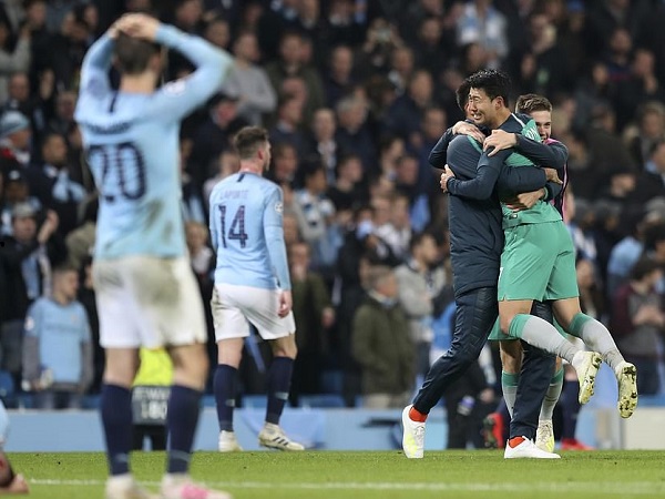 VAR khước từ bàn thắng ở phút bù giờ của Sterling, Man City bị loại đầy cay đắng