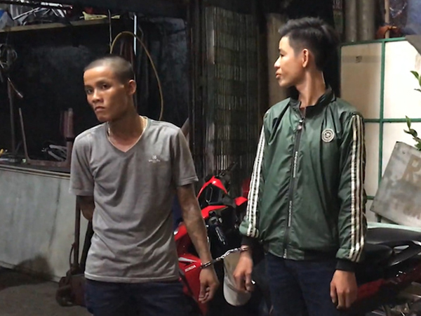 Video: Lực lượng 363 bắt hai thanh niên trộm xe máy ở ngoại ô Sài Gòn