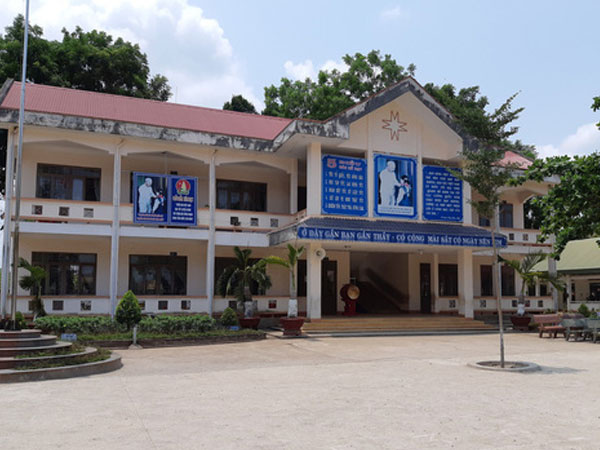 Bị đánh hội đồng, nữ sinh lớp 4 phải đến viện tâm thần, hiệu trưởng bảo không có gì!