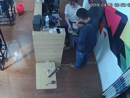 Phẫn nộ clip thanh niên nói tiếng Trung Quốc liên tiếp ăn trộm tiền tại các cửa hàng ở Đà Nẵng