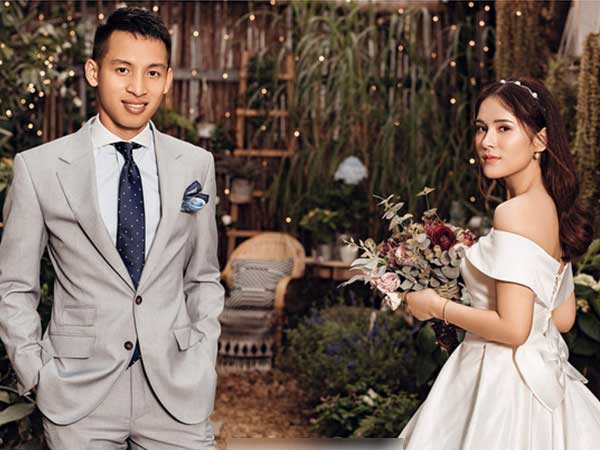 Tiền vệ Đỗ Hùng Dũng công khai ảnh cưới, người khóc ròng vì thần tượng sắp là 'chồng người ta', người lại thổn thức vì hậu trường quá lãng mạn