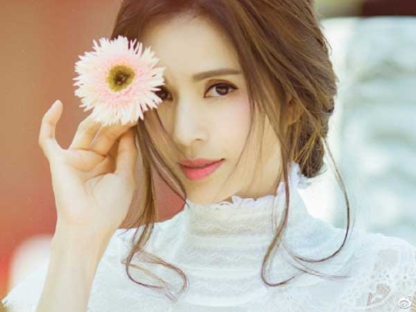 'Tiểu Long Nữ' đẹp nhất màn ảnh Lý Nhược Đồng khoe nhan sắc trẻ trung khó tin ở tuổi 45