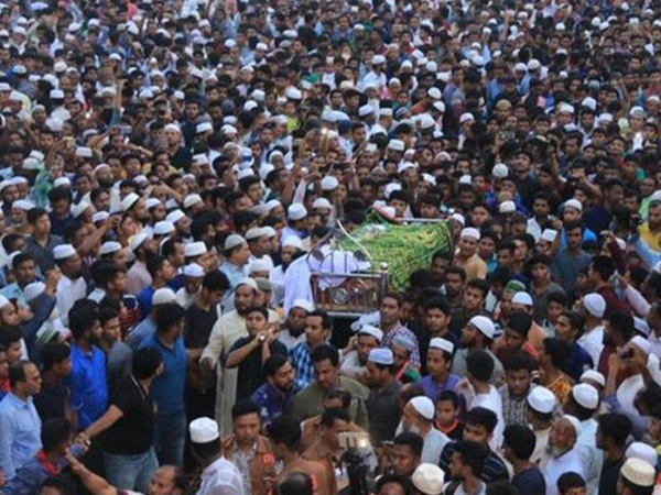 Tố thầy hiệu trưởng dâm ô, nữ sinh Bangladesh bị thiêu sống