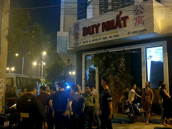 Cảnh sát bao vây khách sạn có hàng chục người nước ngoài nghi lừa đảo