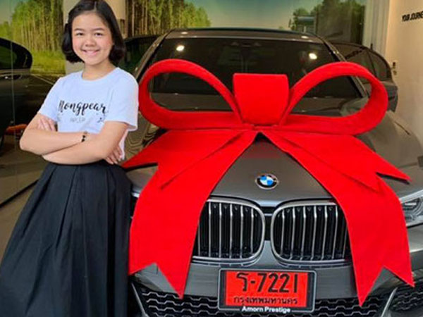 Cô bé 12 tuổi sắp mua xe sang BMW bằng tiền tự kiếm khiến nhiều người 'choáng'