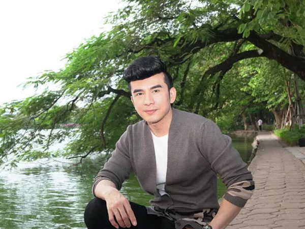 Đan Trường phản ứng khi bị chê vì mái tóc 'củ hành cuốn lô'