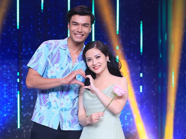 'Người ấy là ai?': Nữ chính làm mẹ đơn thân ra về cùng nam diễn viên điển trai mà thân thế được hé lộ sau đây khiến dân mạng ngã ngửa
