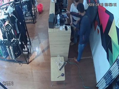 Truy tìm thanh niên nói tiếng Trung Quốc 'làm ảo thuật', trộm tiền của nhiều cửa hàng ở Đà Nẵng
