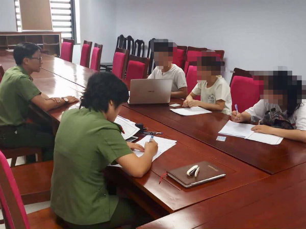 Cảnh cáo nhóm thanh niên ở Đà Nẵng tung tin 'bò khô làm từ thịt người' để câu like bán hàng