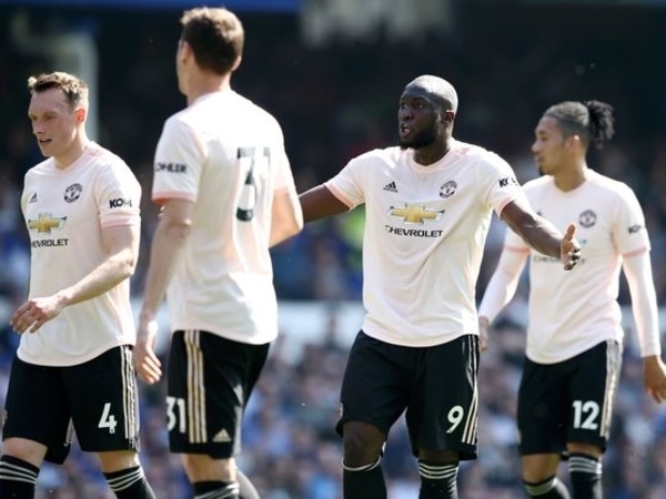 Everton 4-0 MU: Quỷ đỏ đại bại trước thềm derby thành Manchester