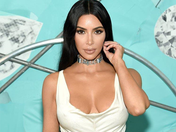 Kim Kardashian chỉ trích nạn chạy trường, tự hào học đại học ở tuổi 39