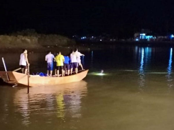 Tắm sông, 2 học sinh đuối nước thương tâm