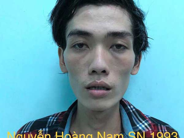 Bị công an truy đuổi, nam thanh niên chạy vào nhà dân rồi dùng dao đâm cha con chủ nhà