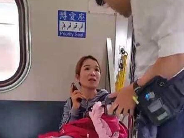 Đang nghe điện thoại thì bị soát vé, nữ hành khách người Việt to tiếng mắng chửi nhân viên tàu ở Đài Loan