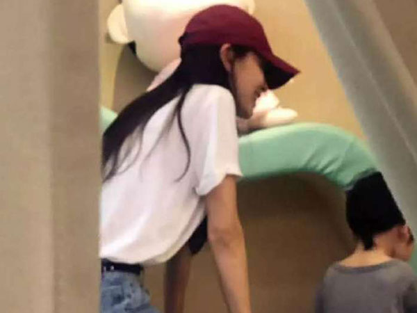 Giữa tin đồn ly hôn Huỳnh Hiểu Minh, nụ cười và niềm hạnh phúc bên con của Angela Baby gây xúc động