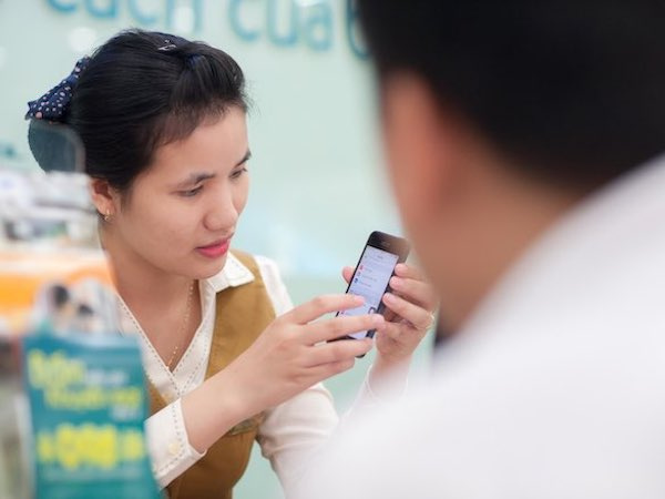Nhà mạng đầu tiên cho đăng ký chuyển trả trước sang trả sau qua mạng