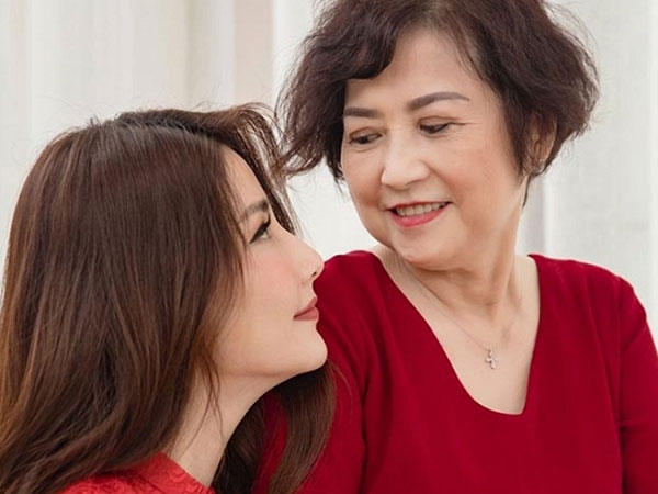 Sao Việt chia buồn khi mẹ của diễn viên Diễm My 9x qua đời ở tuổi 58