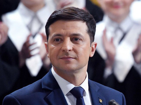 Vì sao một danh hài chưa từng tham gia chính trị lại thắng áp đảo trước Tổng thống Ukraine?