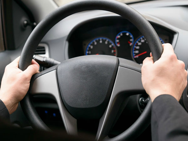 Cách nhận biết xe đã trả thẳng lái hay chưa khi đỗ