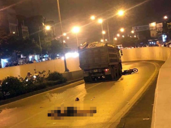 Hà Nội: Nam thanh niên đi xe máy bị xe ben cán tử vong dưới hầm chui Kim Liên