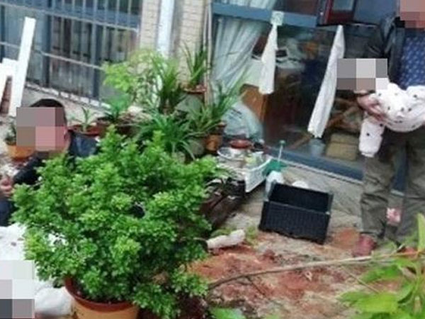 Mẹ ôm con gái 4 tháng tuổi nhảy lầu từ tầng 19, nguyên nhân khiến ai cũng đau đớn