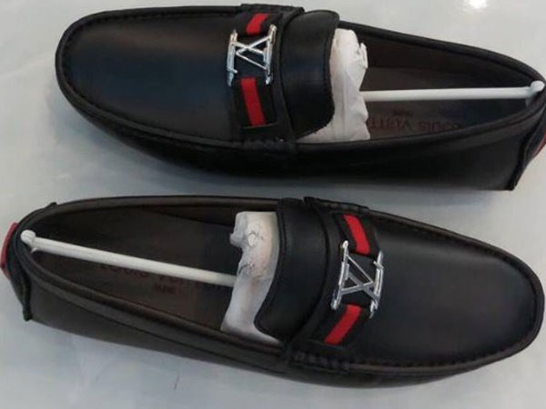 Một cá nhân bị xử phạt vì bán hàng 'nhái' Louis Vuitton trên Facebook