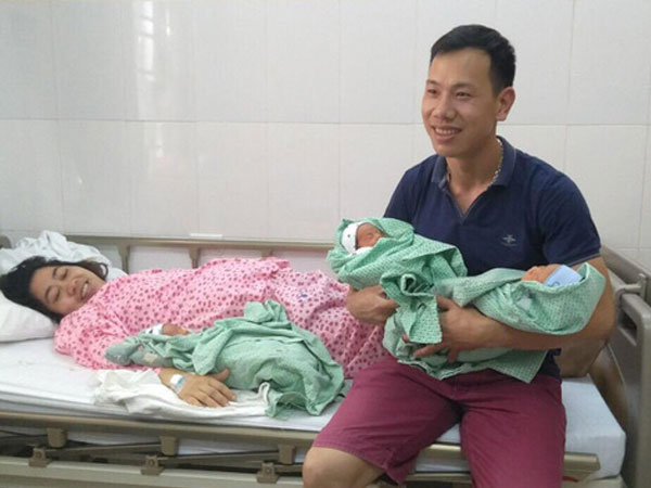 Ông bố của ca sinh 3 đủ nếp tẻ sau 8 năm hiếm muộn đang hot nhất MXH: 'Để có trái ngọt, chúng tôi chưa bao giờ bỏ cuộc'