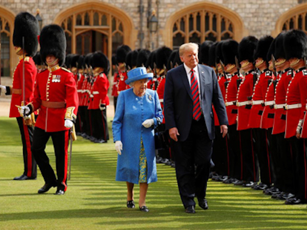 Trump nhận lời mời thăm Anh của Nữ hoàng Elizabeth II