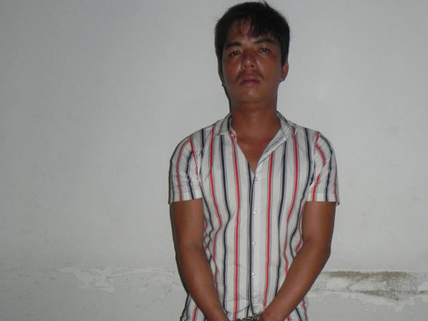 Bắt thanh niên mang 2 khẩu súng và hàng trăm viên đạn vào TP HCM