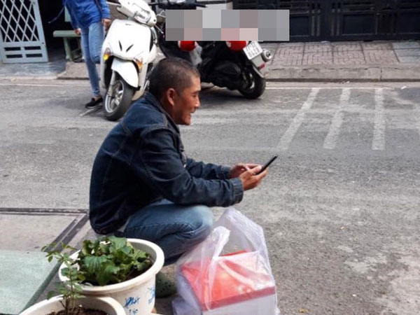 Câu chuyện chú xe ôm công nghệ bị khách bùng 300 nghìn tiền bánh sau khi ròng rã dưới nắng gắt Sài Gòn gây bức xúc