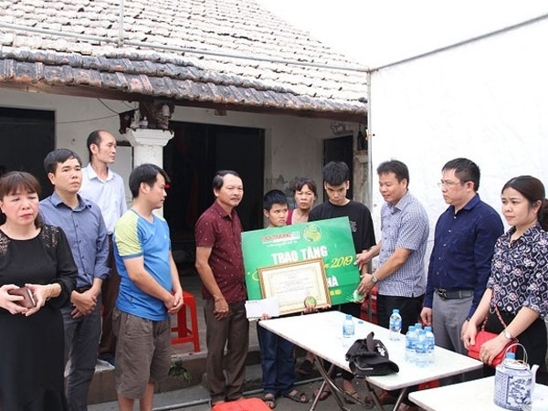 Đặc cách trao 'Cây chổi vàng' cho nữ lao công chết oan vì xe điên