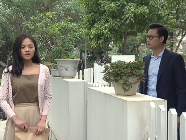 Huệ bối rối khi gặp lại bạn trai cũ trong Về nhà đi con, khán giả tha thiết: 'Bỏ chồng gấp chị ơi'