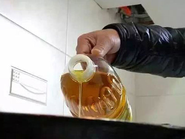 Người phụ nữ 30 tuổi ung thư gan vì thói quen dùng dầu ăn sai cách