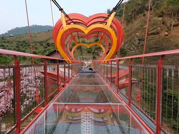 Video: Cầu kính 5D cao 22 m đầu tiên tại Việt Nam