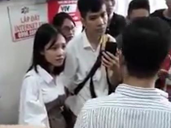 Cô gái bị 'đặt tay lên đùi' khi chờ thang máy chung cư ở Hà Nội
