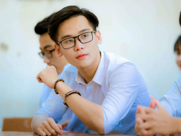 Đã điển trai còn học Luật, phải chăng đây chính là phiên bản đời thực của Hà Dĩ Thâm!