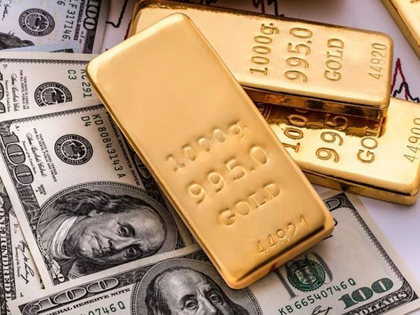 Giá USD tiếp tục tăng cao, lập kỷ lục mới